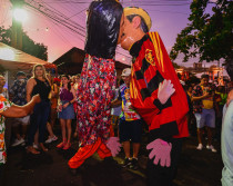 Confira fotos! Foliões se jogam na  prévia de carnaval do Pernambuco | Por Luiz Amorim/Book Fotografia