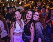 Confira fotos! Foliões se jogam na  prévia de carnaval do Pernambuco | Por Luiz Amorim/Book Fotografia