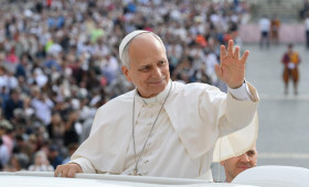 Papa Leão XIV  está internado para retirada de nódulo no pulmão