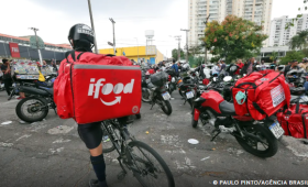 Anvisa libera venda de medicamentos por plataformas como iFood e Rapp