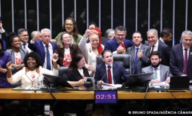 Câmara aprova, em dois turnos, PEC pelo fim da escala 6x1