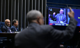 Fim da escala 6x1 passa pela 3ª sessão de discussão no Plenário   Fonte: Agência Senado