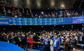 Senado Federal aprova fim da escala 6x1 e redução da jornada de trabalho