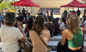 Auxiliares educacionais de Teresina fazem paralisação por direitos trabalhistas