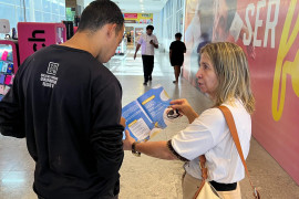 Ação em shopping divulga serviço gratuito de apoio psicológico “Minutos pela Vida”