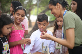 Educação ambiental aproxima crianças da arborização durante o ENAU Mirim em Teresina