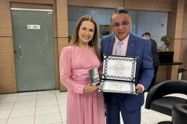 Van Fernandes recebe o Prêmio Mulher Destaque na Câmara Municipal