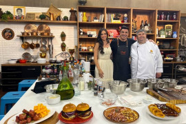Chef do Johnny Rockets ensina receitas com produtos Pamplona no The Chef com Edu Guedes