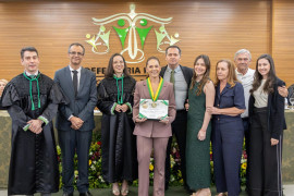 Promotora de Justiça do MPPI recebe Medalha do Mérito Defensorial