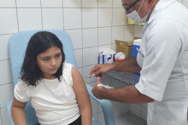 Público de 10 a 14 anos é convocado para se vacinar contra a dengue