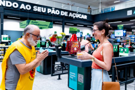 Pão de Açúcar e Extra Mercado, por meio do Instituto GPA, arrecadam chocolates para organizações sociais neste sábado (12)