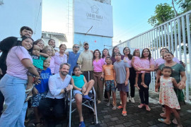 Alok e Whindersson Nunes visitam a Casa de Maria e conhecem a rotina de crianças em tratamento contra o câncer
