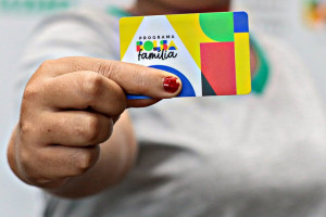 Caixa Econômica Federal começa a pagar Bolsa Família de outubro