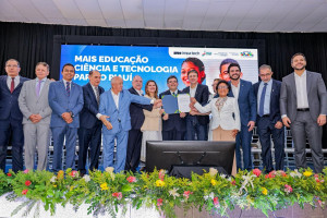 Ministro da Educação anuncia curso de Medicina em Floriano