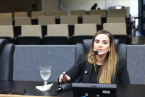 Deputada Barbara do Firmino retorna à ALEPI após licença-maternidade