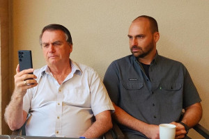 Polícia Federal indicia Bolsonaro e Eduardo em inquérito sobre sanções dos EUA
