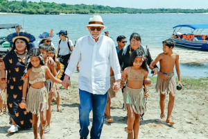 Presidente Lula visita aldeia indígena e promete energia para 4,3 mil famílias