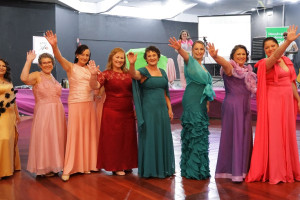 Estudantes de moda produzem vestidos e desfile para pacientes com câncer em Santa Catarina