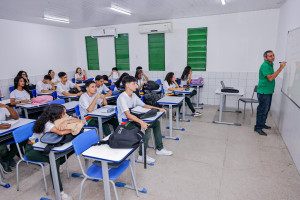 Seduc inicia inscrições para concurso de professores com 4 mil vagas; veja edital