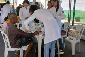 Ação oferece serviços de saúde gratuitos para população, em Parnaíba