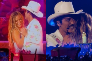 Karol G e Bruno Mars cantam 