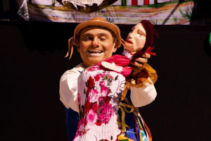 Desfile marca a abertura do 5º Festival Internacional de Bonecos do Piauí