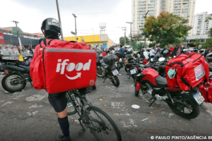 Anvisa libera venda de medicamentos por plataformas como iFood e Rapp