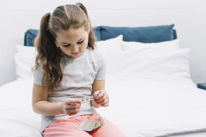 Automedicação infantil: pais devem ficar atentos e buscar orientação médica