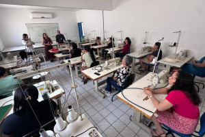 Fundação Wall Ferraz inicia curso de Costureiro Industrial no Dirceu II