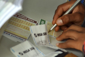 Mega-Sena acumula e próximo prêmio sobe para R$ 45 milhõess