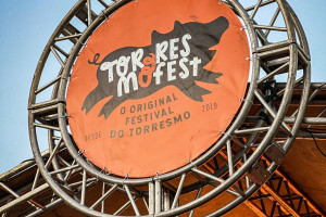 O maior festival gastronômico do Brasil, Torresmofest, está de volta a Teresina, e com edição especial “Lendas do Rock”