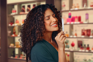 Experimente o inesperado: O Boticário apresenta campanha inédita com fitas olfativas que revelam prêmios