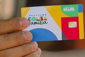 Bolsa Família é reajustado em 15%; medida vale a partir de outubro