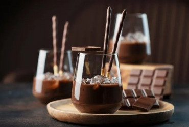 Dia Mundial do Chocolate: aproveite a data com licor e torta feitos com o doce