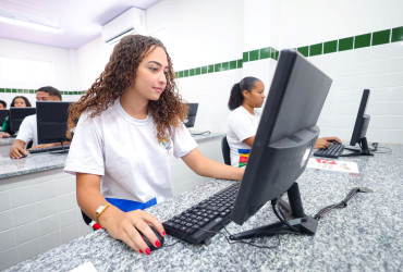 Seduc abre processo seletivo para novos estudantes em 17 escolas de Tempo Integral
