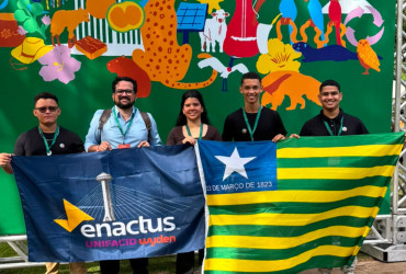 Alunos e docente apresentam projeto “Guiar” no ENEB Brasil 2026