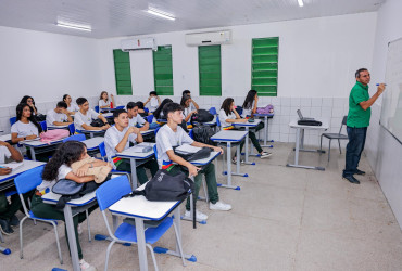 Seduc inicia inscrições para concurso de professores com 4 mil vagas; veja edital