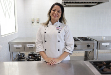 Saiba como harmonizar salada de camarão e manga com vinhos e espumantes nesta Páscoa