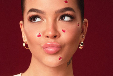 Mel Maia convoca “Geração Cereja” e ressalta a importância do ciclo menstrual no centro do autocuidado em campanha do Boticário