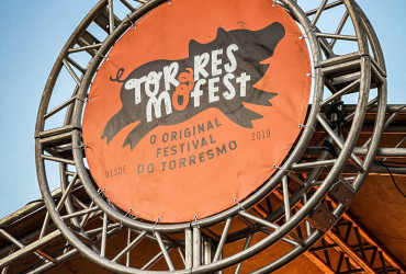 O maior festival gastronômico do Brasil, Torresmofest, está de volta a Teresina, e com edição especial “Lendas do Rock”