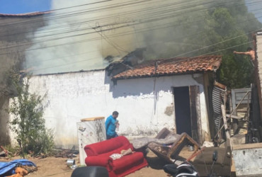 Incêndio é registrado em residência na Zona Sudeste de Teresina