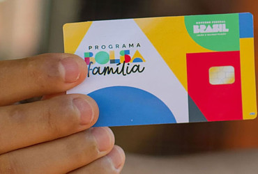 Bolsa Família é reajustado em 15%; medida vale a partir de outubro