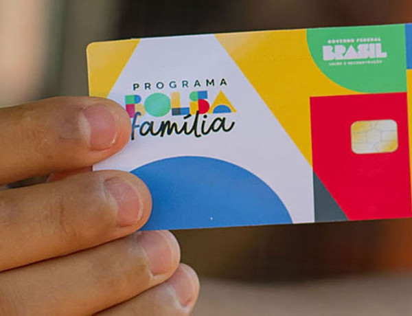Bolsa Família é reajustado em 15%; medida vale a partir de outubro