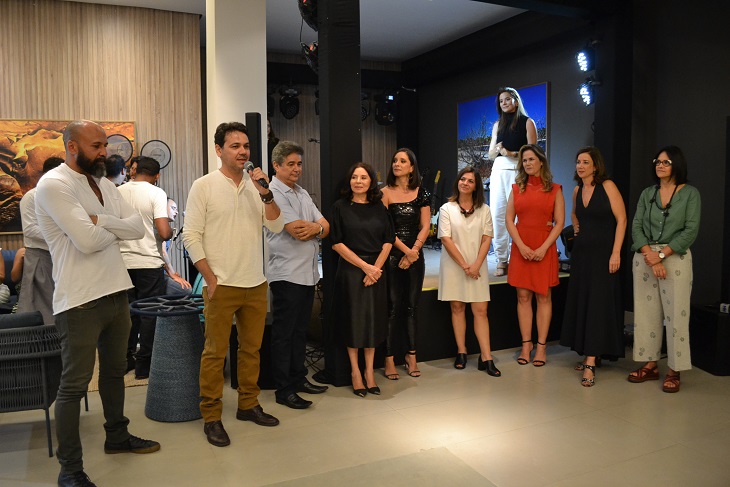 Arruzza Móveis apresenta novo showrrom com lançamento da exposição 