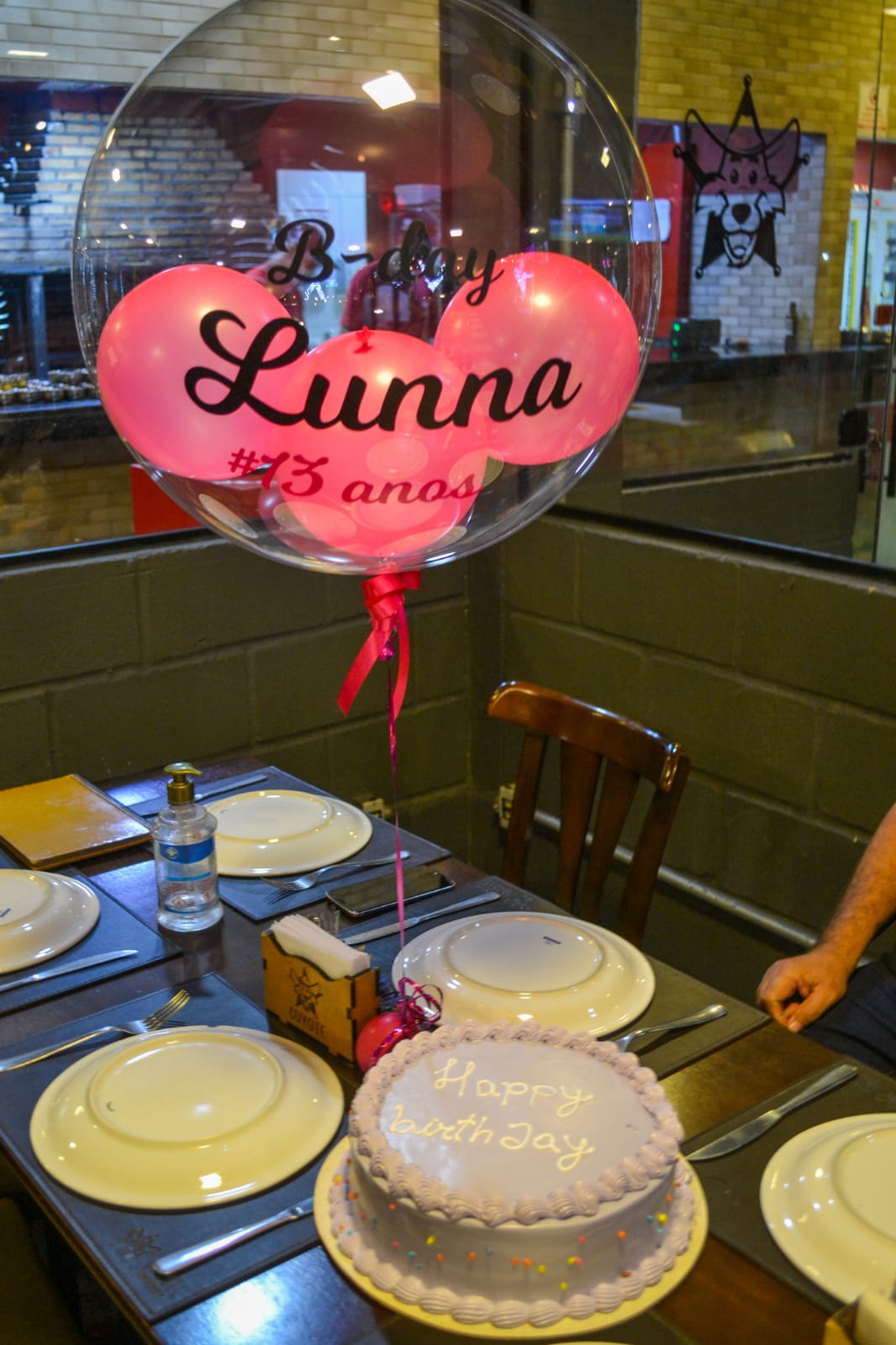 Lunna comemora 13 anos com familiares e amigos