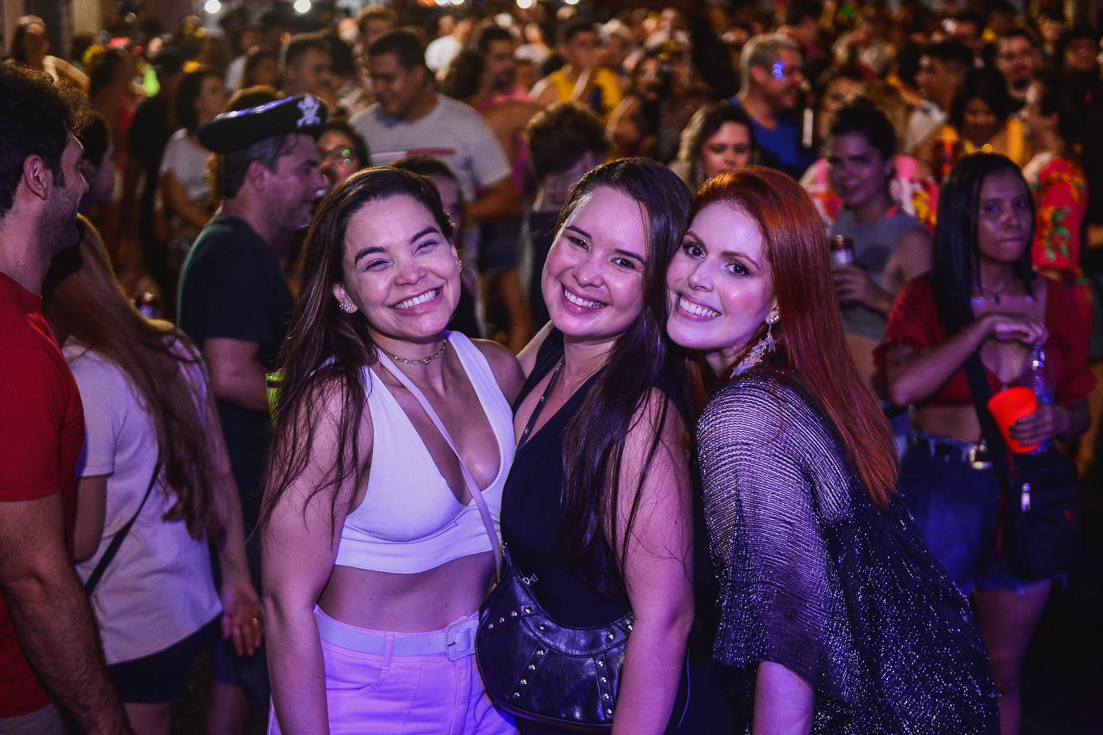 Confira fotos! Foliões se jogam na  prévia de carnaval do Pernambuco | Por Luiz Amorim/Book Fotografia